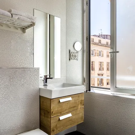 Carré Vieux Port 3*